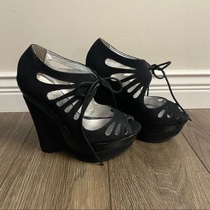 ❤️Black suede wedge tie up heels 👠 Size 6, cut out details, 5” heel